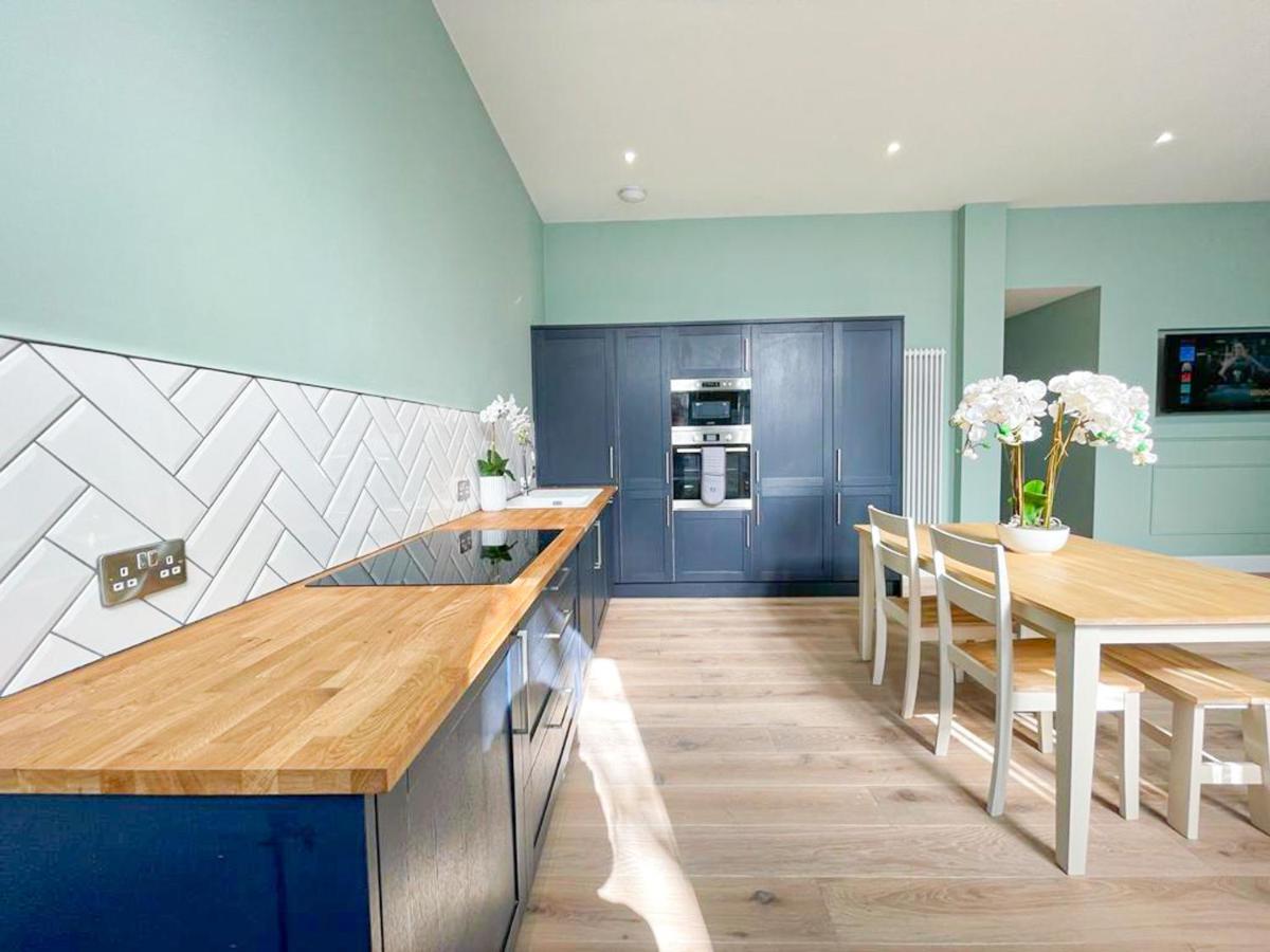 에든버러 Beautiful 2Br, Private Entry In Vibrant Leith 아파트 외부 사진