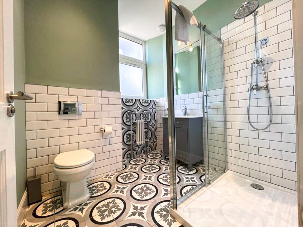 에든버러 Beautiful 2Br, Private Entry In Vibrant Leith 아파트 외부 사진