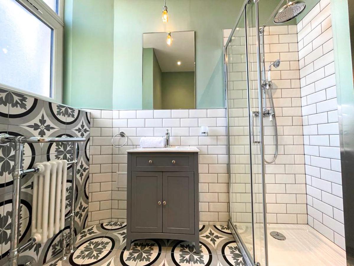 에든버러 Beautiful 2Br, Private Entry In Vibrant Leith 아파트 외부 사진
